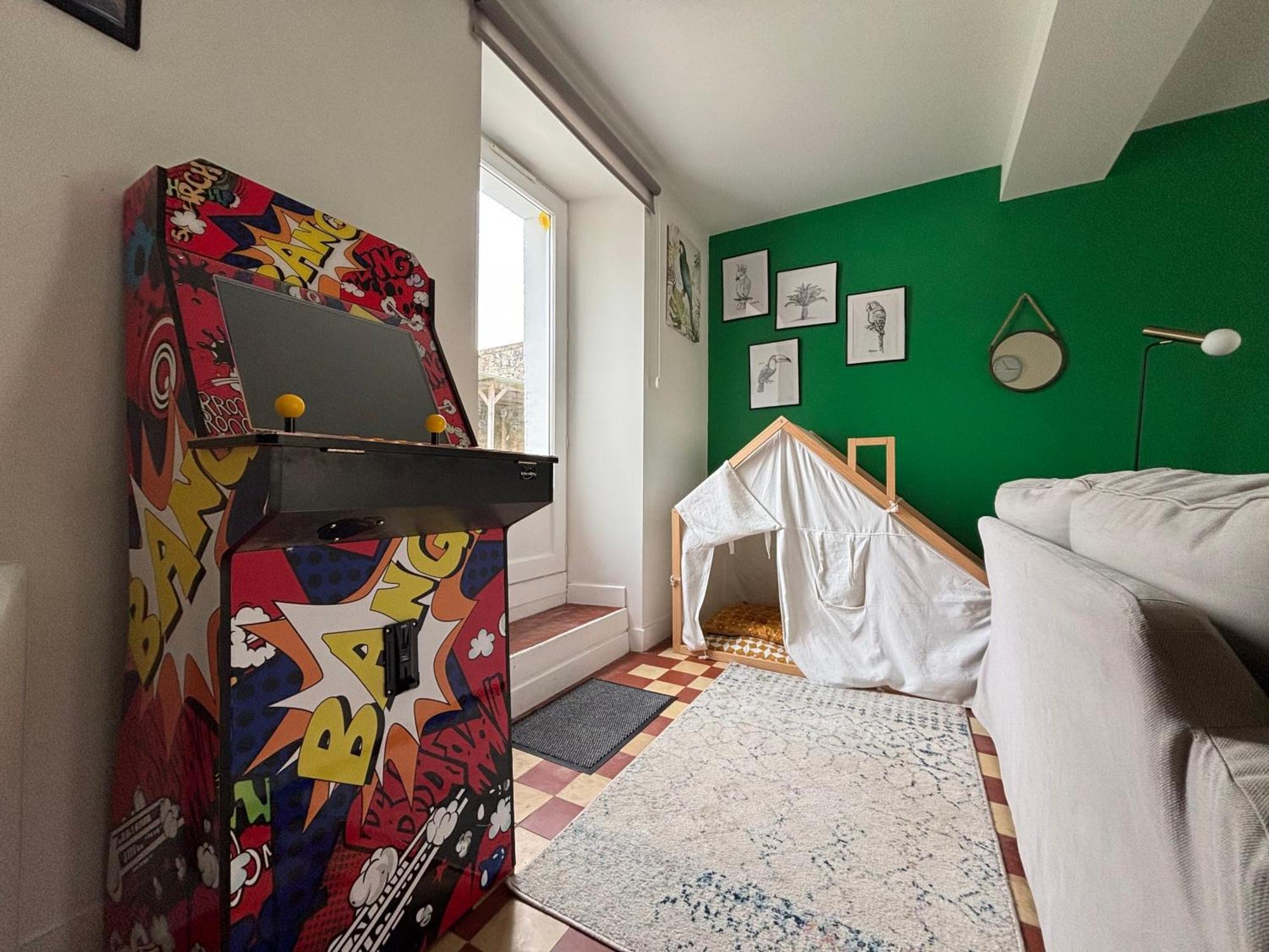 Le So Wild, Maison Avec Jardin Clos, Terrasse Amenagee, 5 Mn A Pied Commerce, Terrain De Tennis, A 800 M De La Plage D'Omaha Beach Jeux Arcade, Jouets, Materiel Jeunes Enfants Enfants, Table Ping-Pong Vierville-sur-Mer Zewnętrze zdjęcie